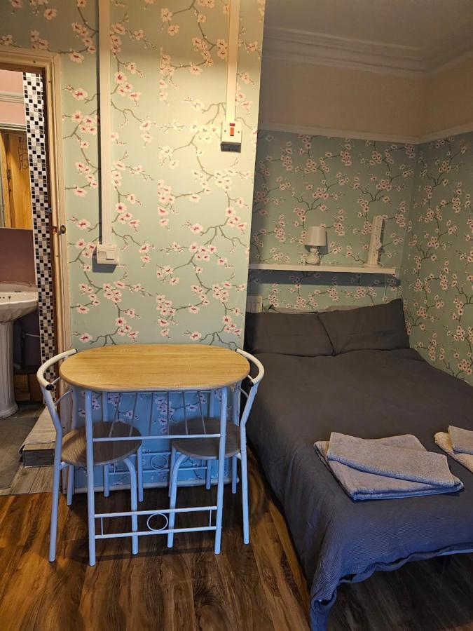 Ensuite Double Room Elizabeth Line Abbeywood Abbey Wood Exterior foto